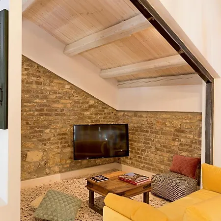 Agion Apostolon Loft! *