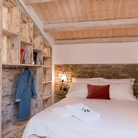 Agion Apostolon Loft! *